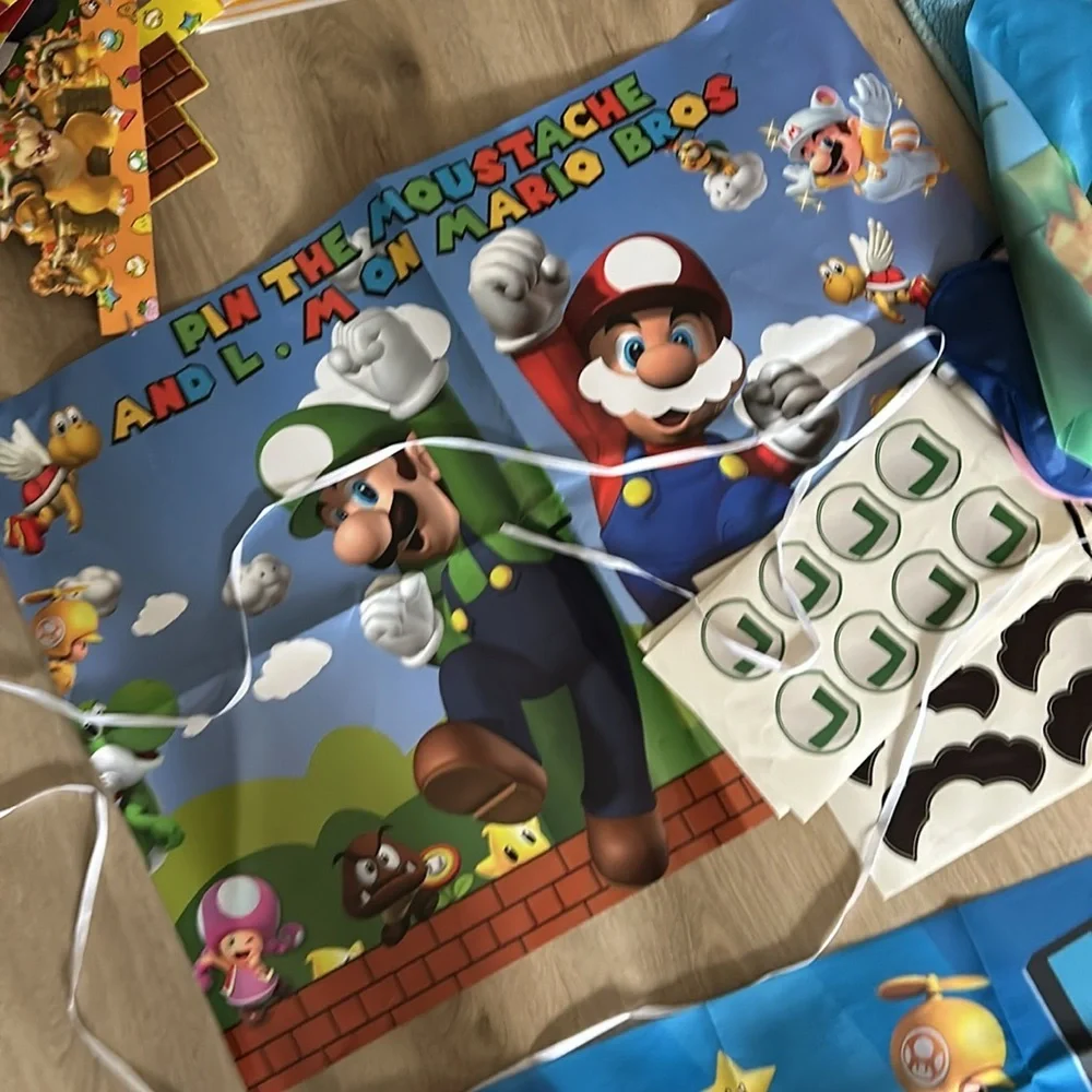 Assortment of mario themed party items​